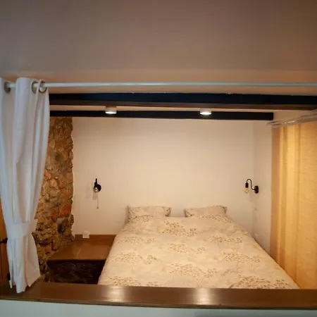 Apartment Old Village Treilles